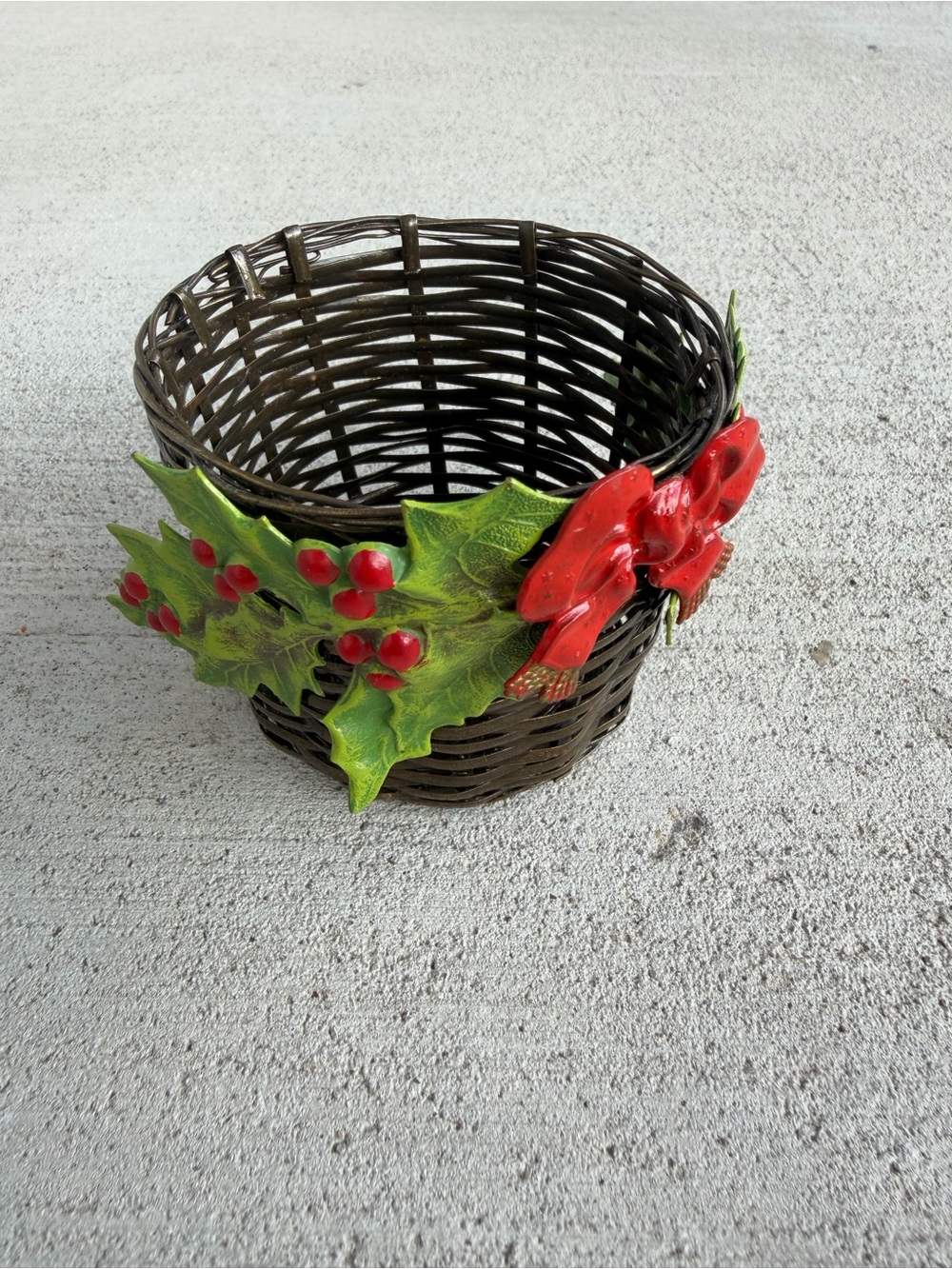 Vintage Petites Choses USA Christmas Holly Berry Mini Basket Holiday Decor 3”